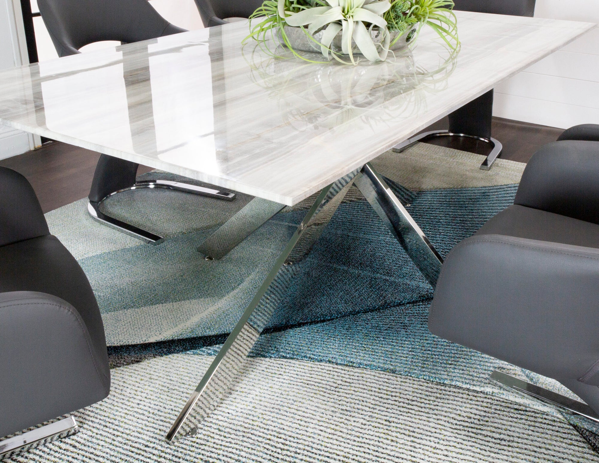 Nero/ Aldo- Pedestal Table